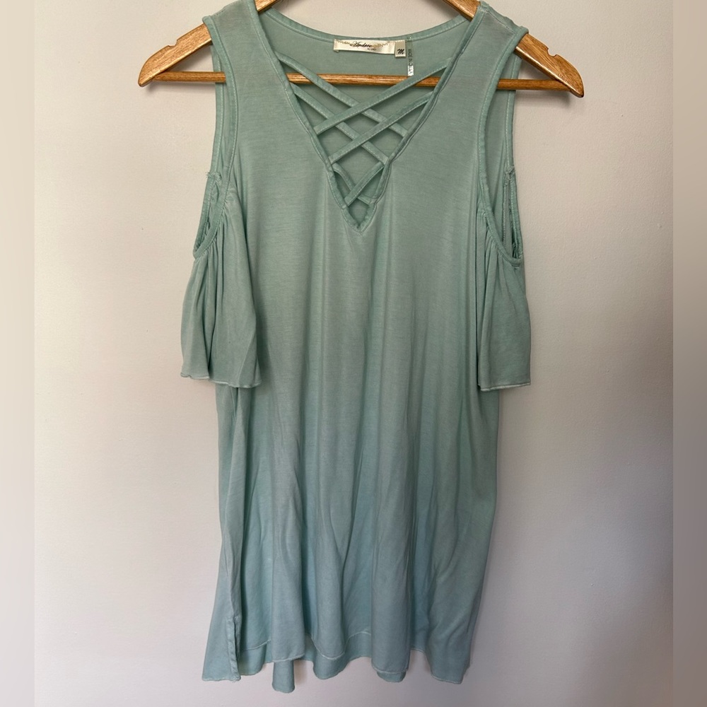 Andree By Unit Blue Cut Out Tee